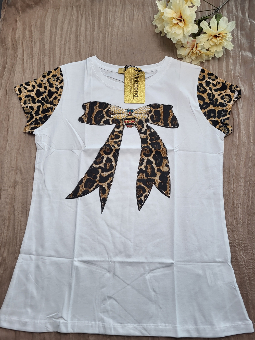 Vinizbena, White Tee with Leopard Bow Accent